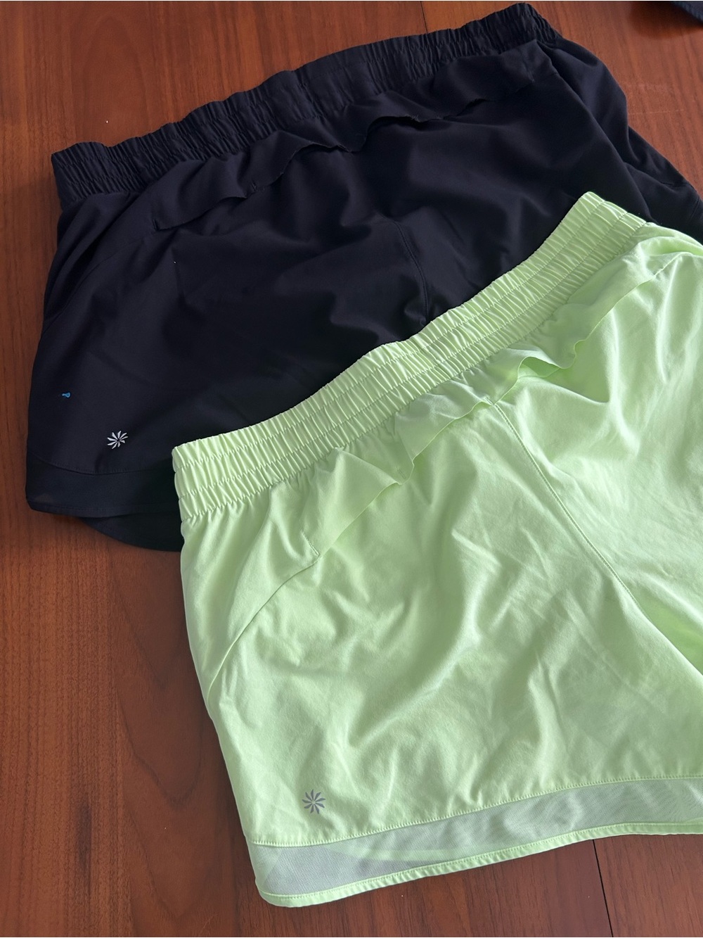 Athleta Mesh Racer Run Short 4“ Lot of 2 Black & Yellow Green - Picture 6 of 7